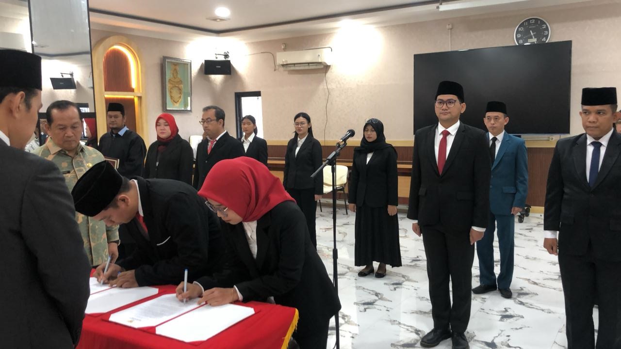 Penandatanangan Perwakilan Fungsional